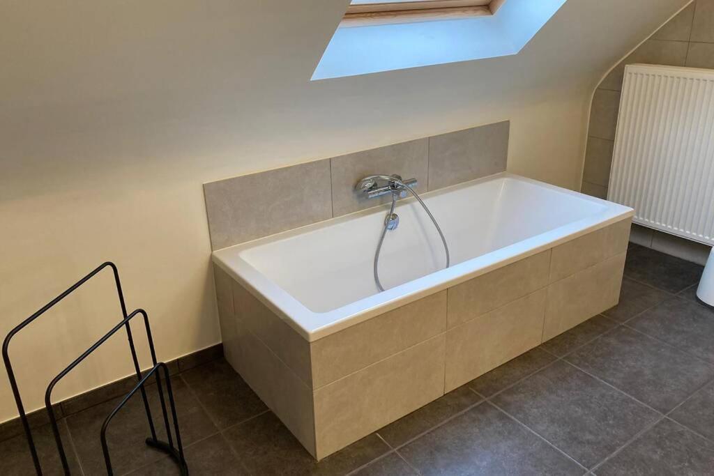Vakantieverblijf 'Mara Cinco' Met Ruim Terras In Oostende Apartamento Exterior foto
